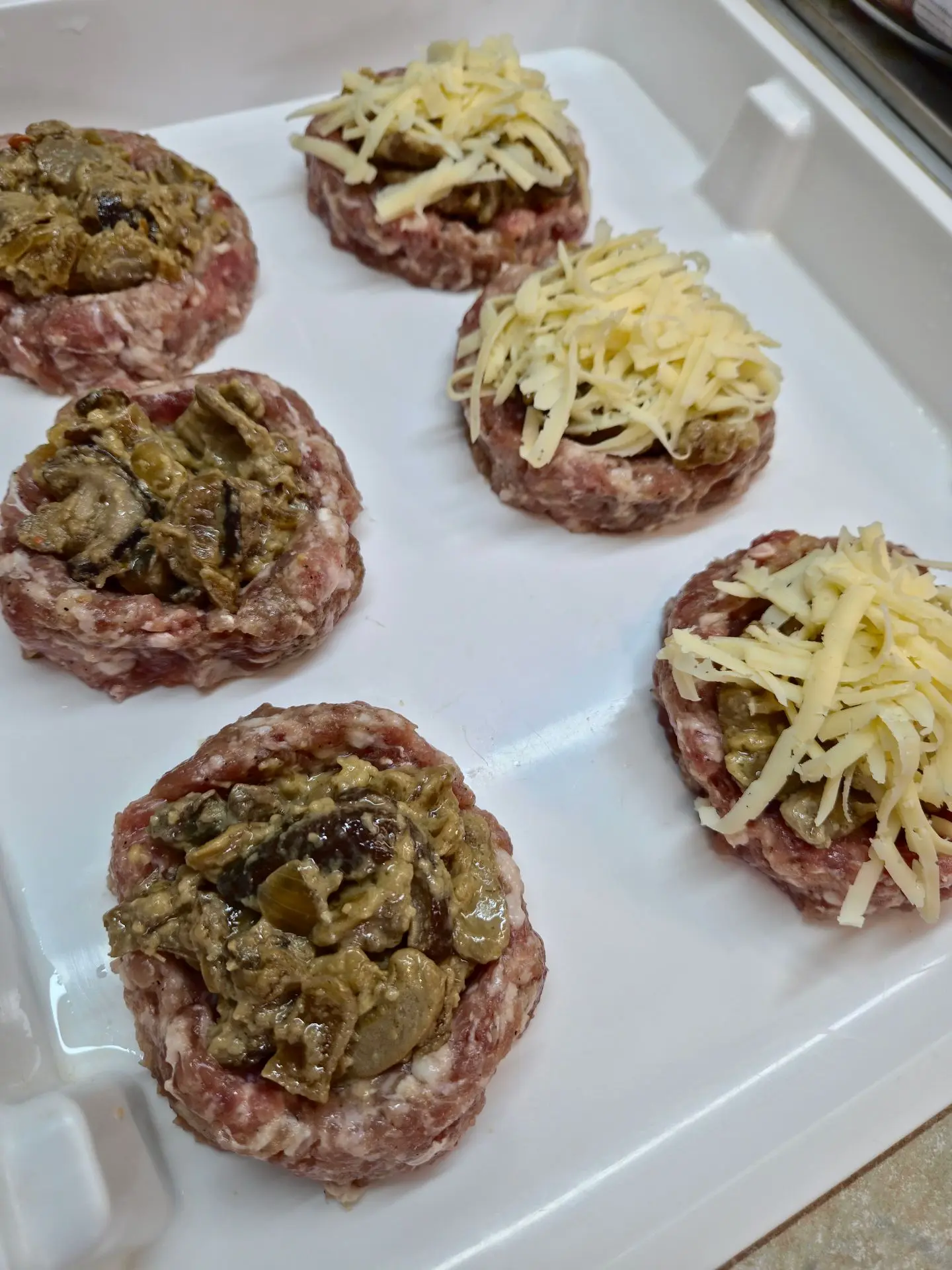 Гнезда мясные с грибами и сыром 1250Р/кг