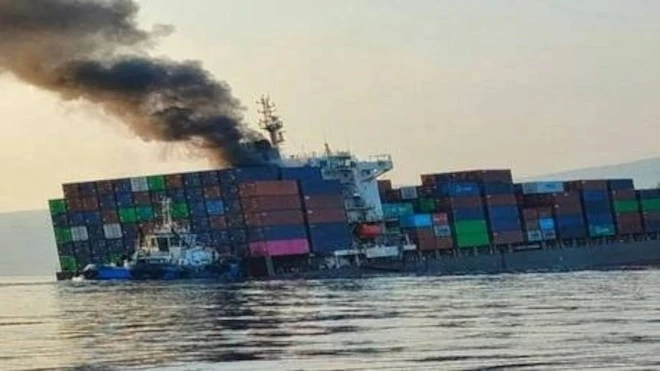 🔥⚓⛴  В Ормузском проливе атакованы два контейнеровоза: один затонул, второй повреждён