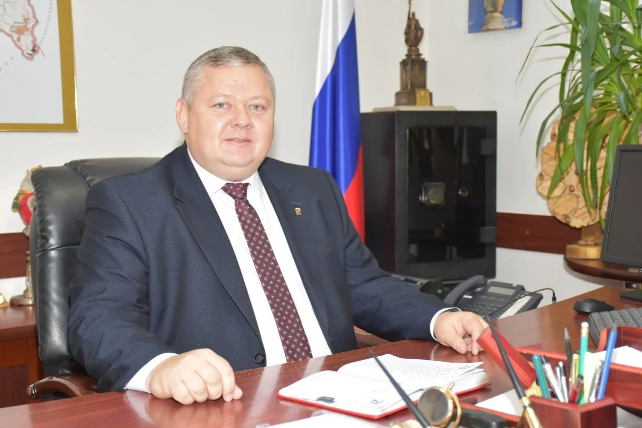 Глава Волоконовского округа поздравил земляков с Днём флага Белгородской области.Белгор...