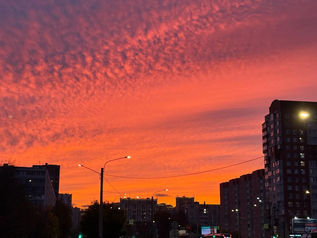 😍 Невероятной красоты закат украсил небо над Петербургом