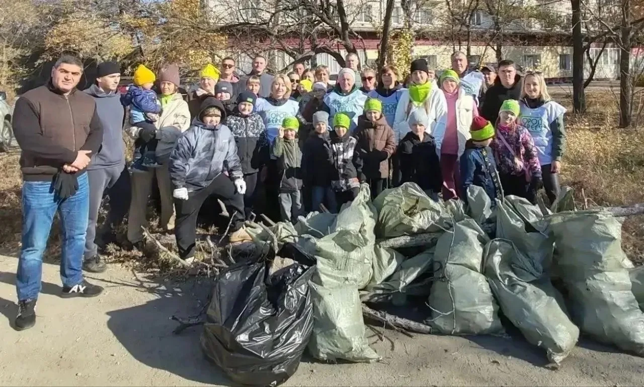 🍂Более 1200 благовещенцев приняли участие в уборке городских территорий