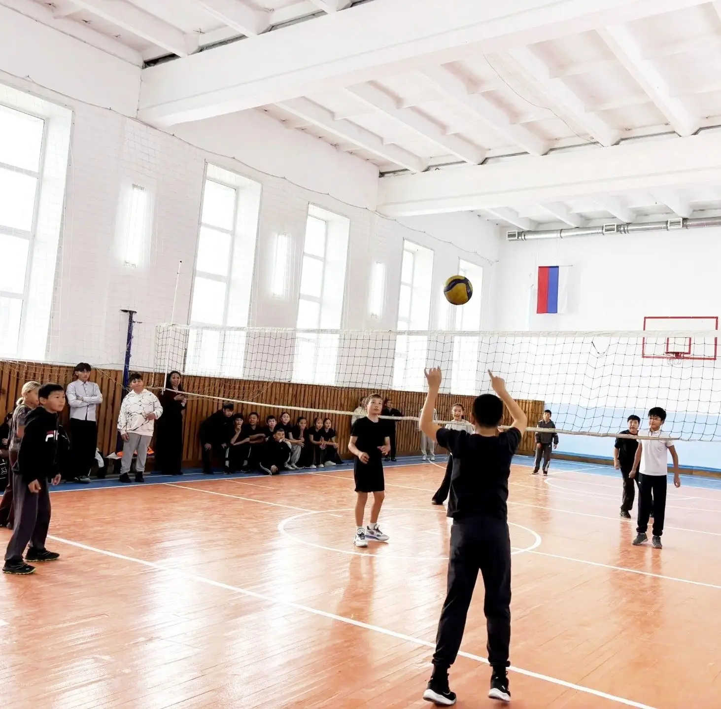 🎉 Спортивный дух и командная поддержка: в нашей школе прошли соревнования по пионербол...