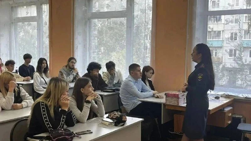 👮‍♂️ В Козельске полицейские провели беседы со школьниками