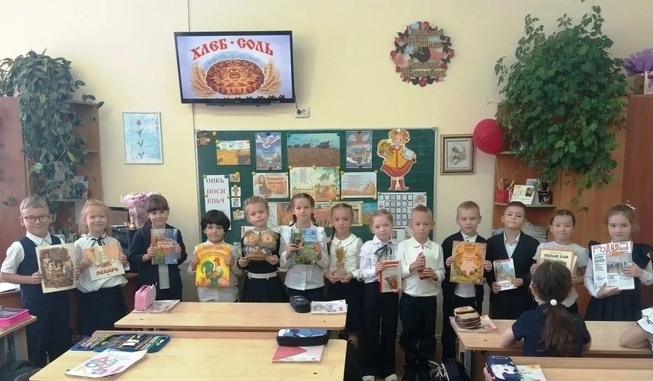 🍞 В преддверии Всемирного дня хлеба, отмечаемого 16 октября, сотрудники библиотеки-фил...