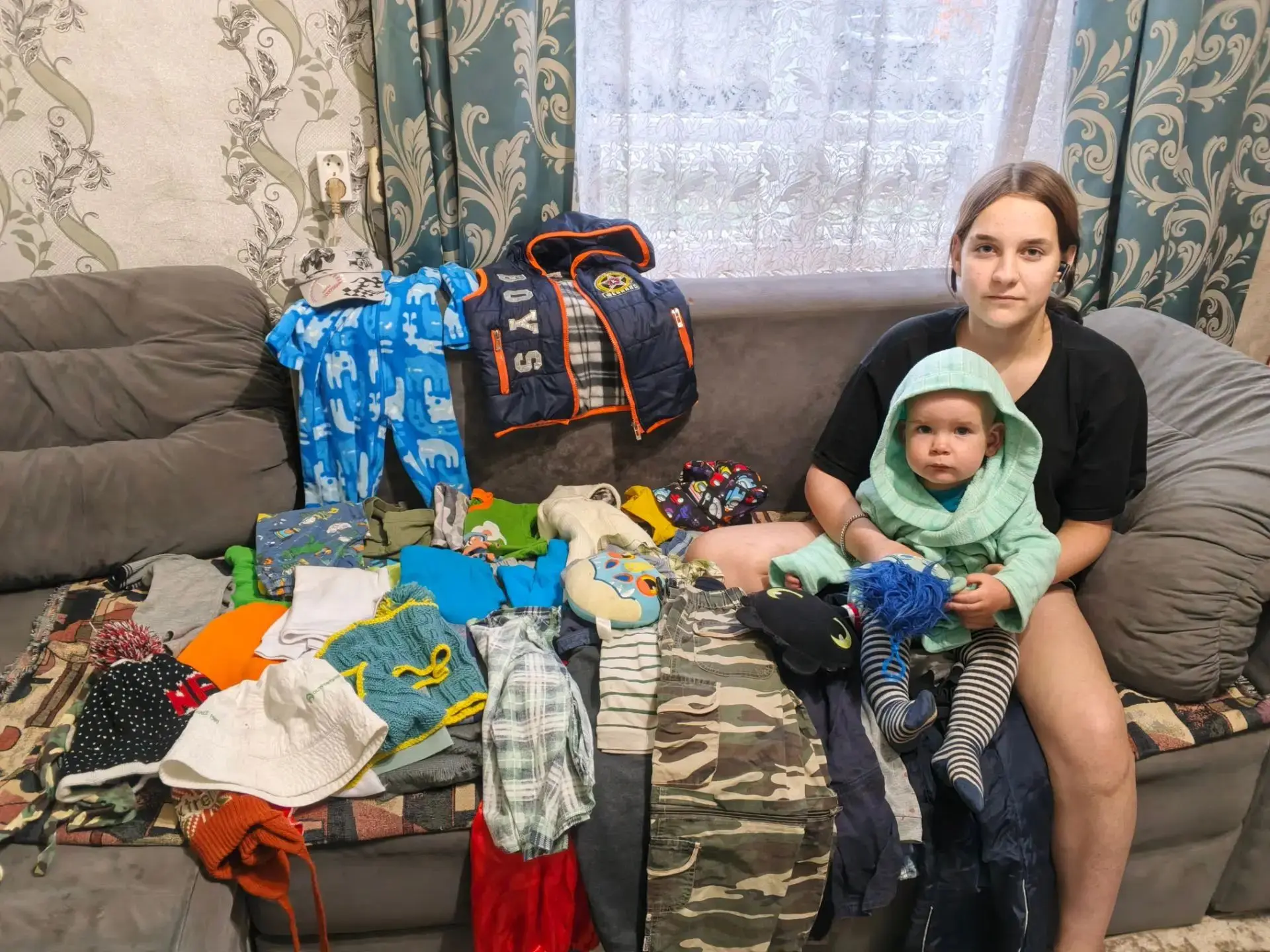И фотоотчетик с утра.Посылочка с одеждой приехала в Омскую область,п.Скородум.