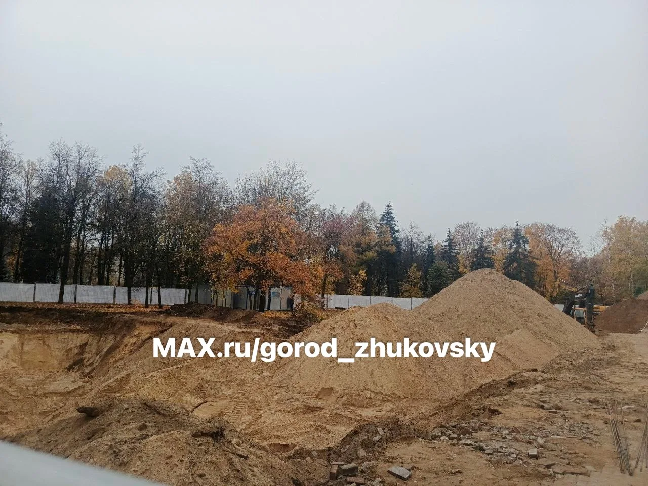 Масштабная реконструкция сквера с бассейном близ администрации.