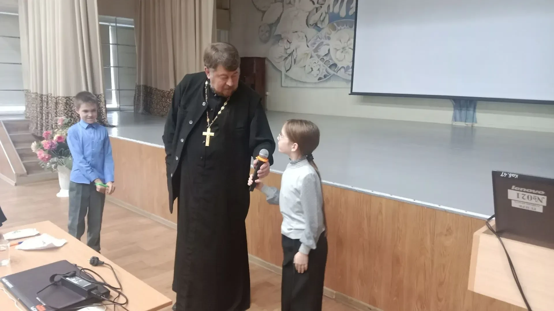 🔅Сила доброго слова: четвероклассники обсудили культуру речи с отцом Максимом,настояте...