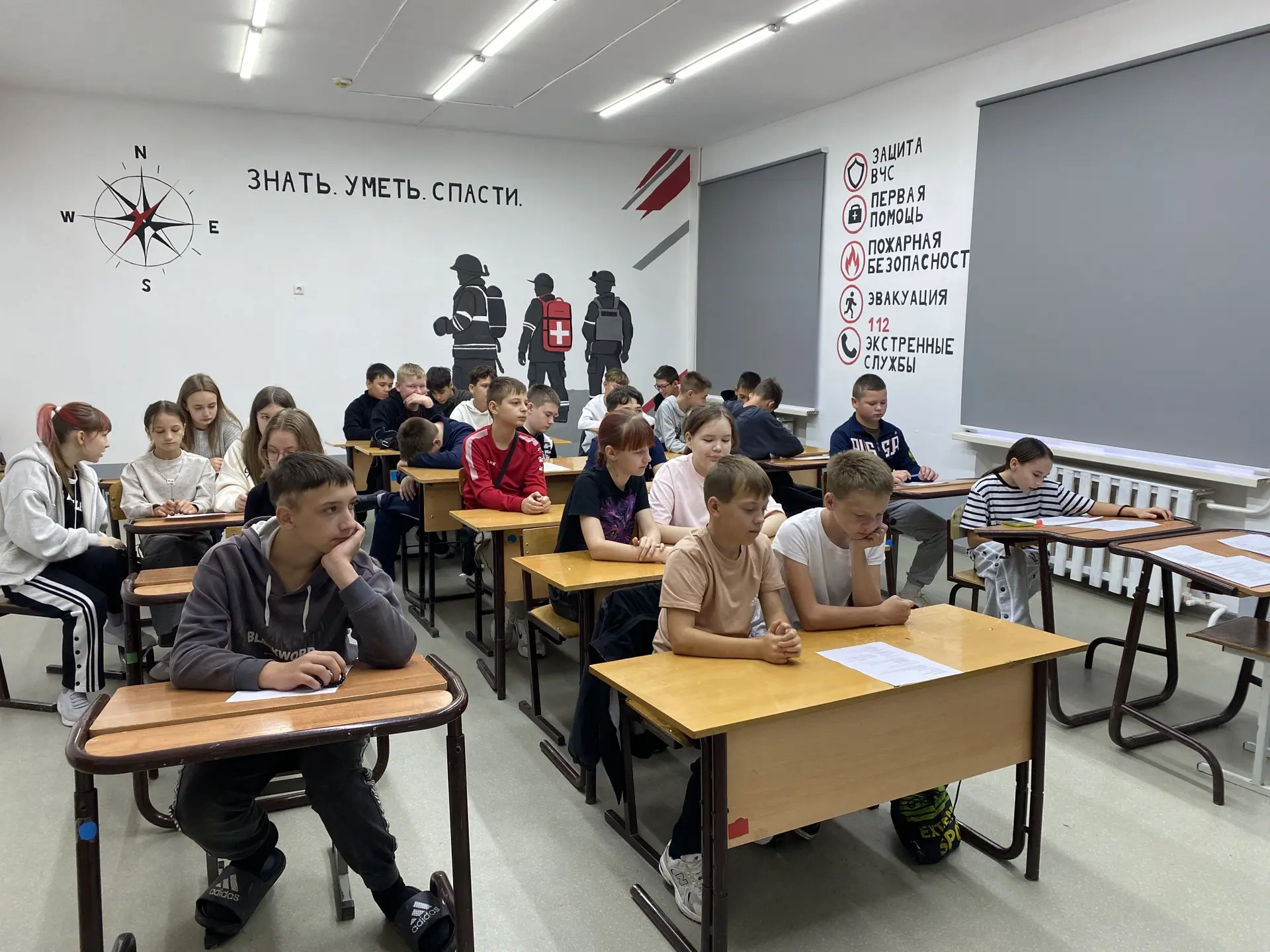 Сегодня в 7 классе прошло очередное занятие ДЮП. Тема урока — «Разработка буклета по по...