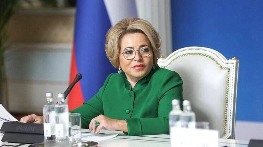 🔹 Валентина Матвиенко предложила временно приостановить выдачу лицензий частным вузам.
