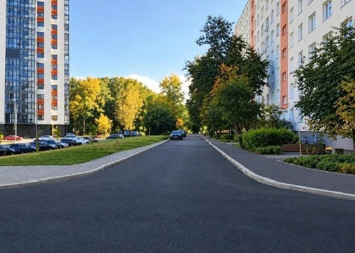 В Старом Крюково обновляют асфальт у жилых корпусов