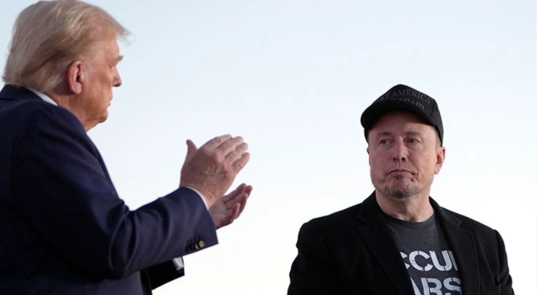 Илон Маск предложил Трампу замедлять работу Starlink в Украине, — The Telegraph.