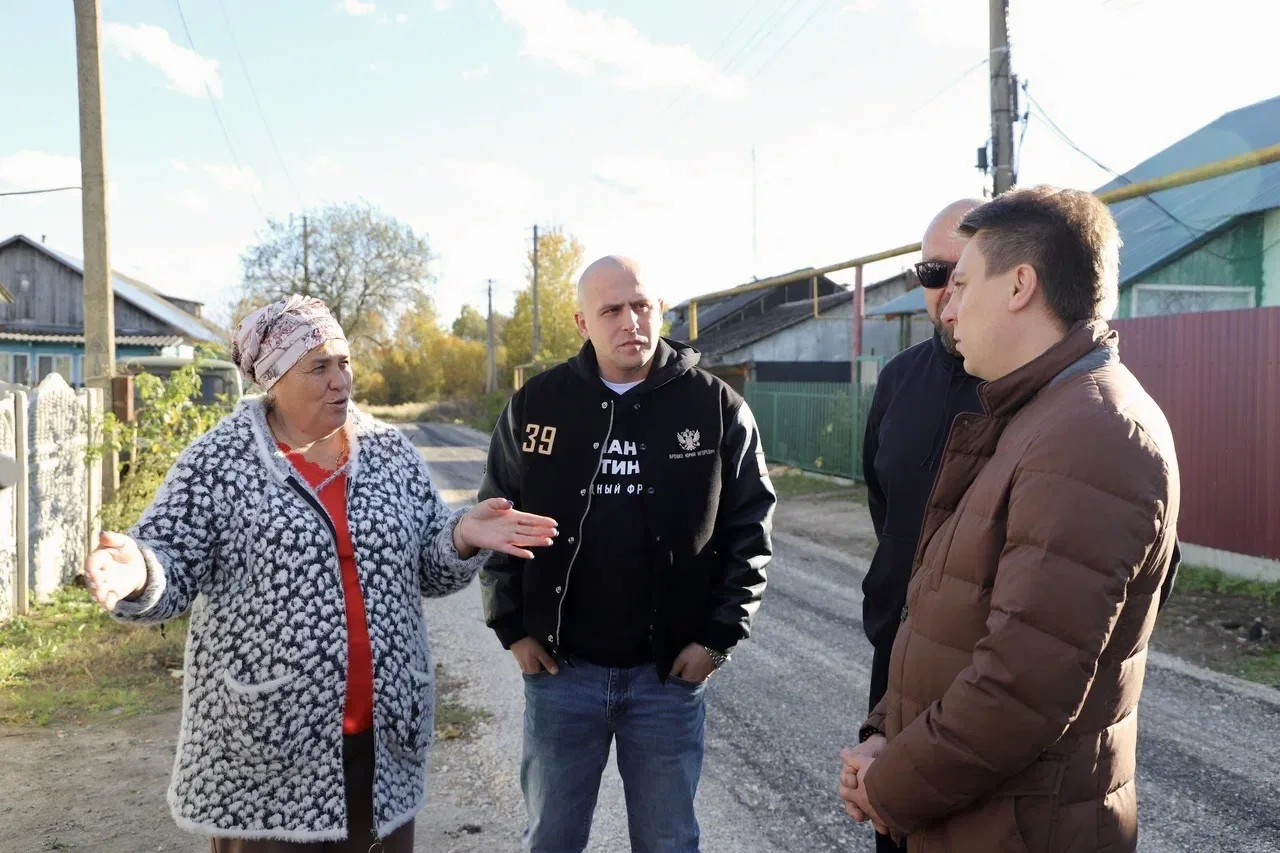 В селе Песковатское Суворовского района продолжаются дорожные работы — проверили ход ук...