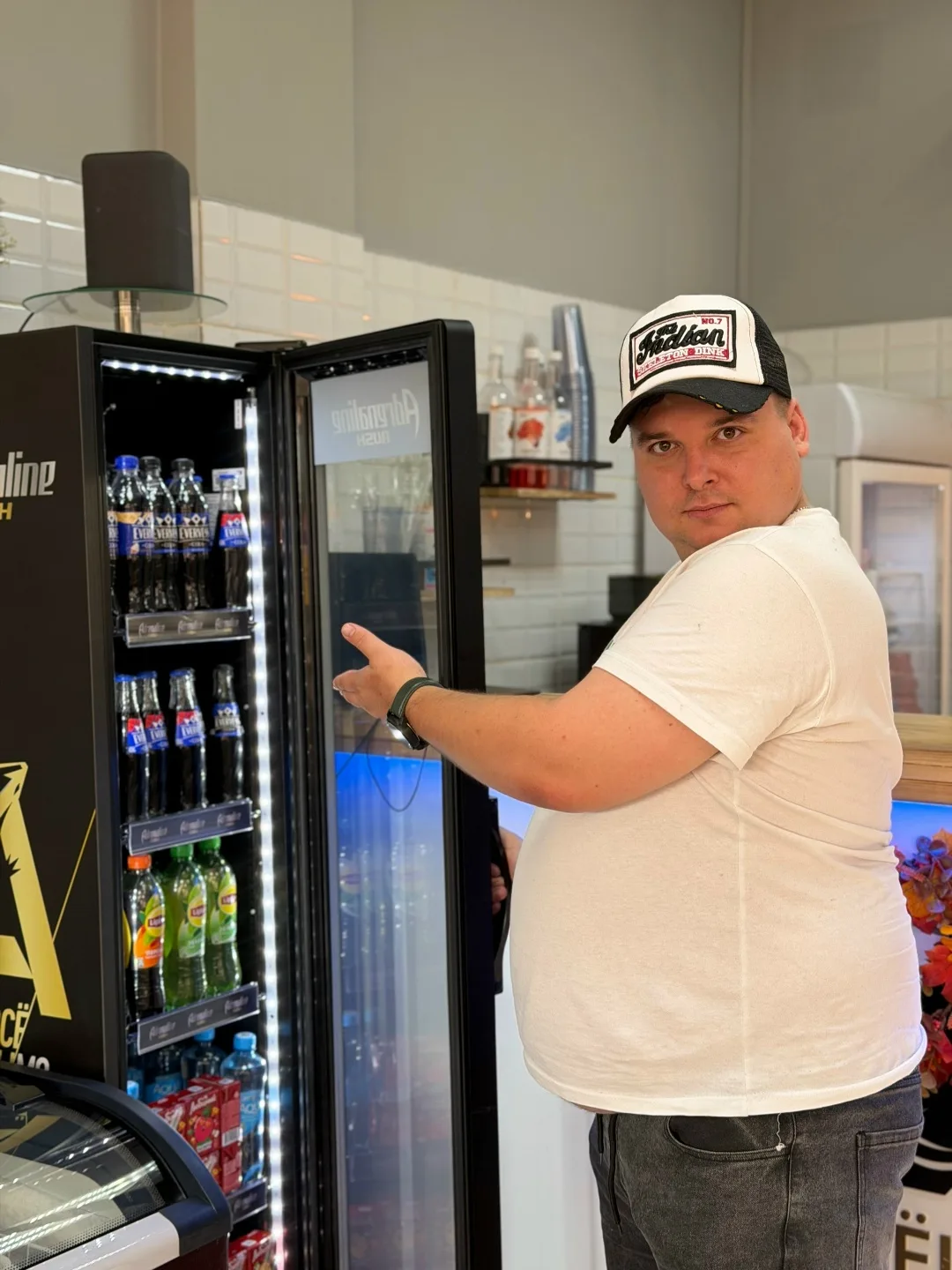 Дядя Андрей недоумевает, почему не берете лимонады?