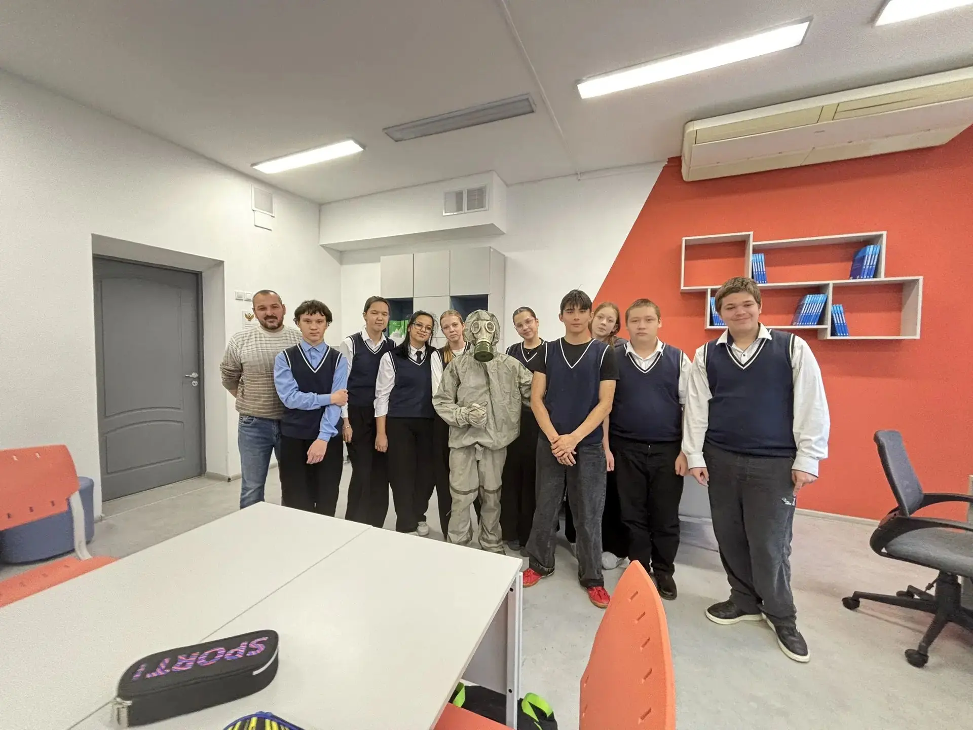 📢 В нашей школе прошел Открытый урок ОБЗР, посвященный Дню Гражданской обороны.