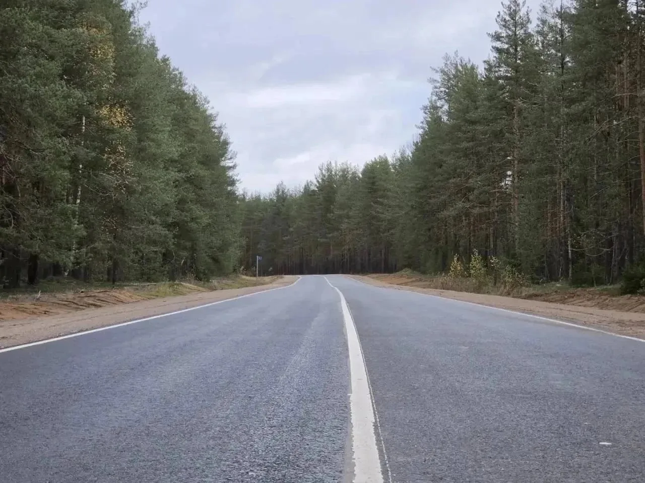 В Холмогорском округе завершили ремонт участка дороги Емецк – Сельцо 🚗