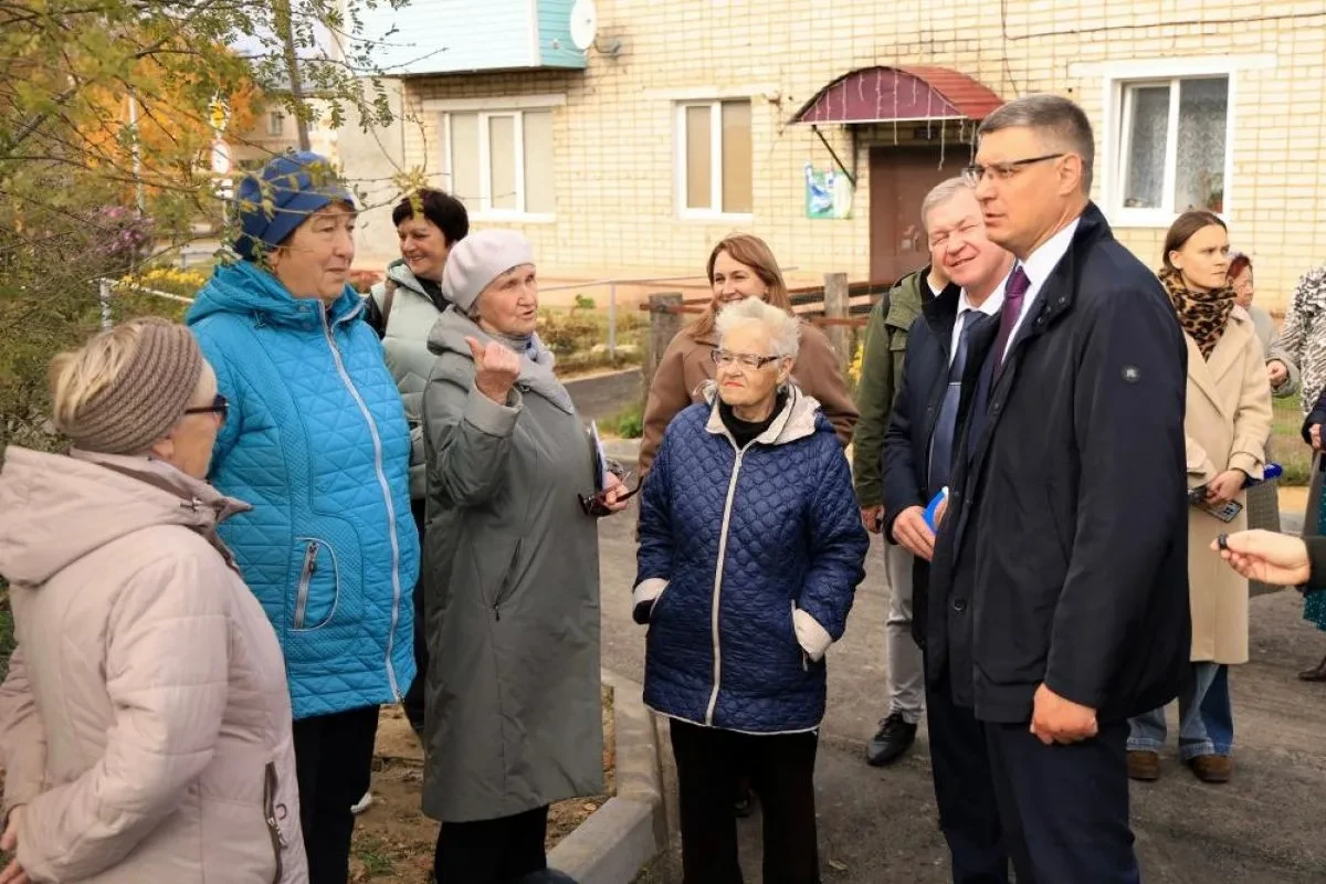 В Камешковском округе обновили 15 дворов и готовятся расселить аварийные дома. Губернат...
