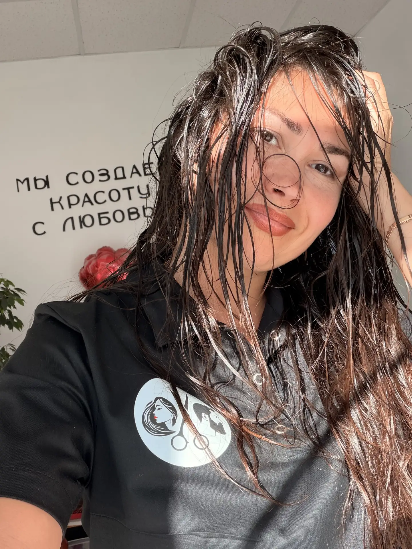 Вы когда-нибудь задумывались, почему мытье головы — это так приятно? Это ведь целая сим...