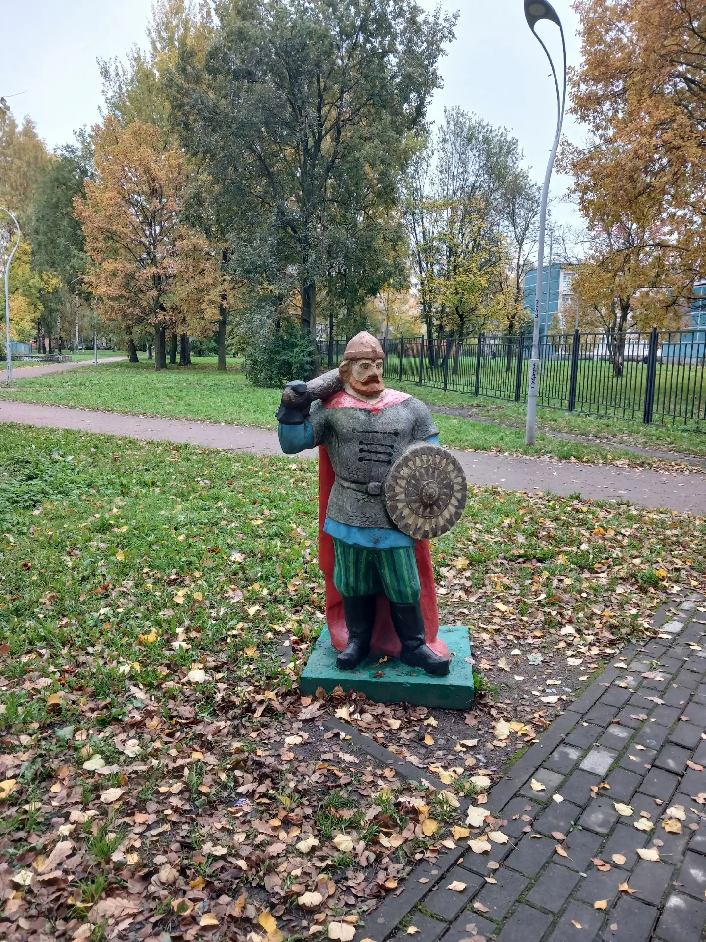 Покрашенная детская площадка с героями русских сказок во дворах на Маршала Казакова