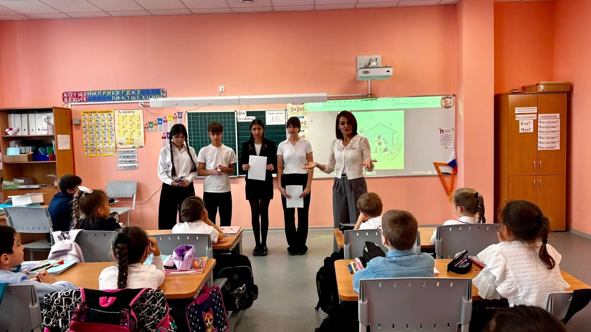 «Школа добра»: наши волонтеры учат помогать! 🐾❤️