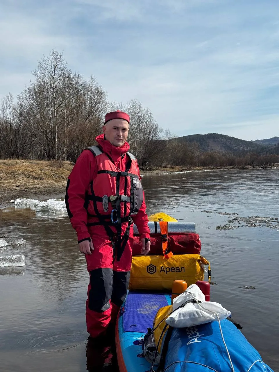Амур поднимался на 4 метра. Берега, где можно было поставить палатку, уходили под воду....