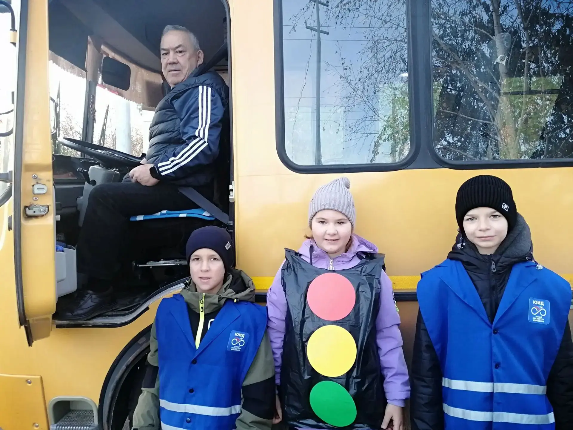 🚔👨👧👦 ЮИДовцы поздравили пап с наступающим Днем Отца!