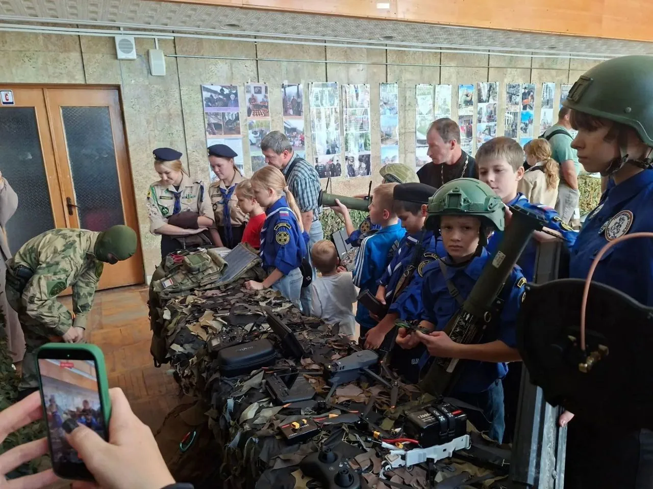 ⚡️ 10 октября Керченский отряд Братства православных следопытов посетил фотовыставку в ...
