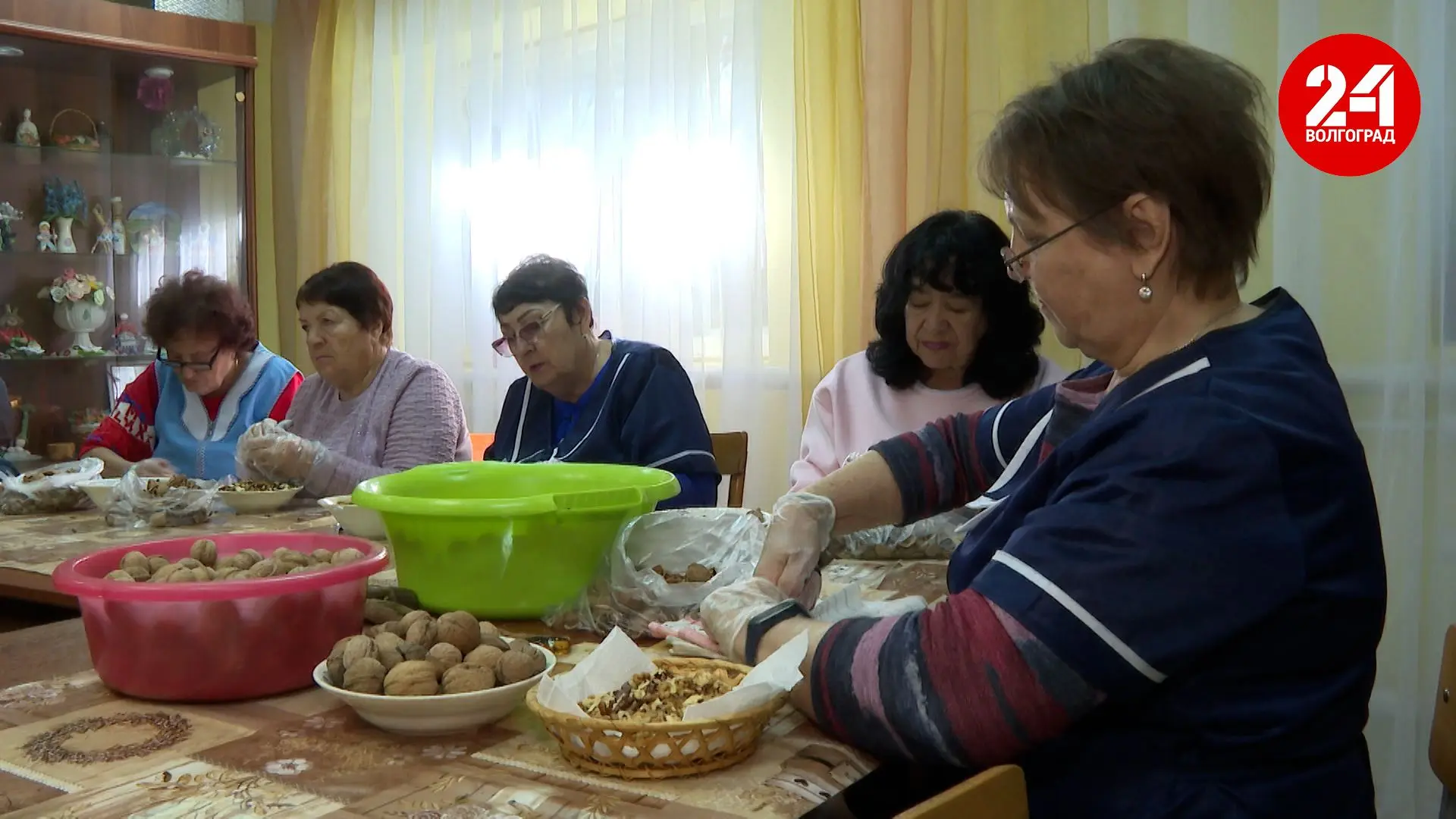 Сладкие и полезные перекусы для бойцов СВО собирают светлоярские волонтеры