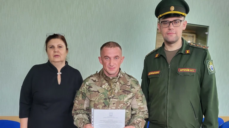 В Почепе многодетный отец — участник СВО получил жилищный сертификат