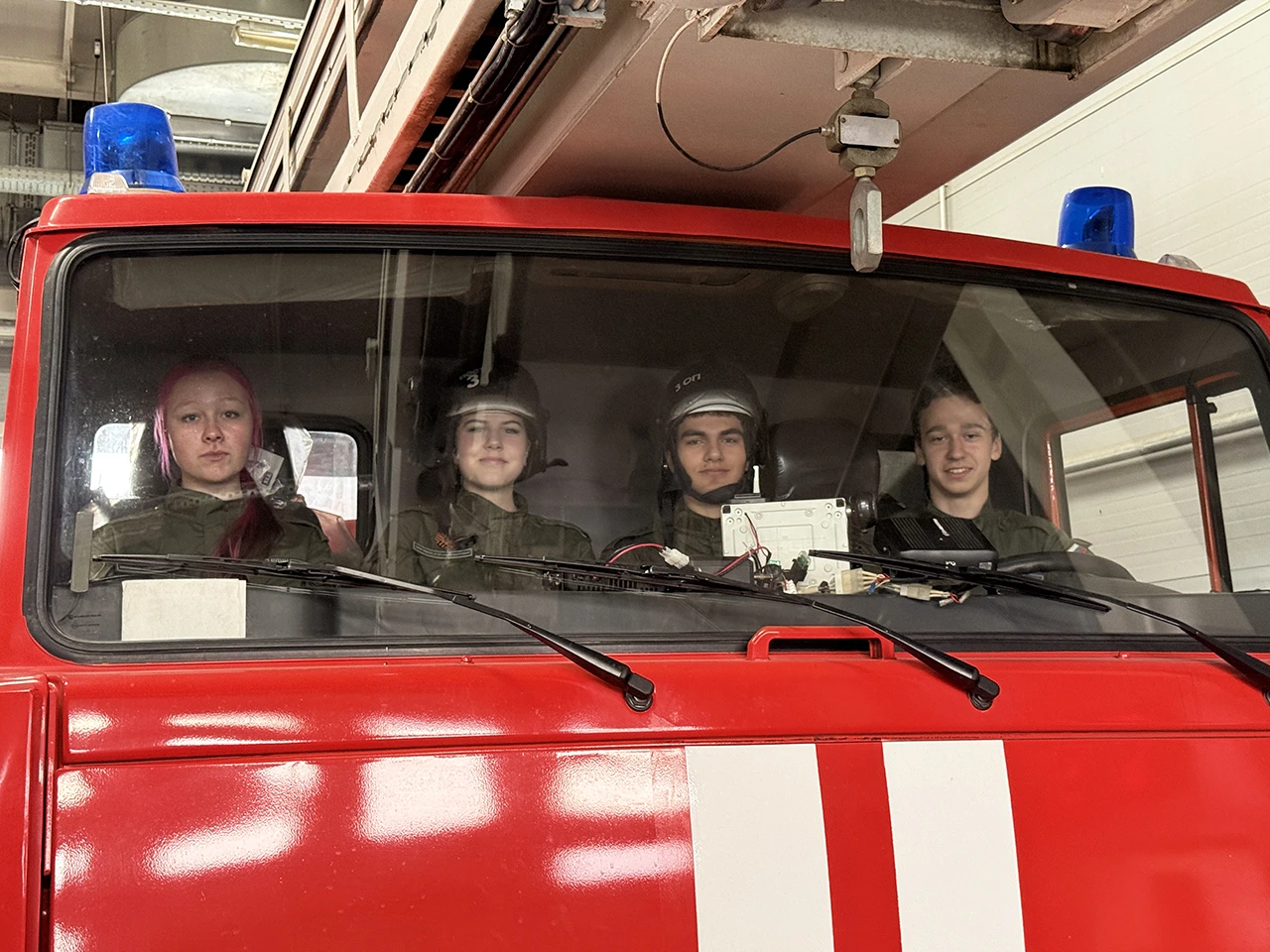 🚒 Курсанты Центра «ВОИН» познакомились с работой пожарных