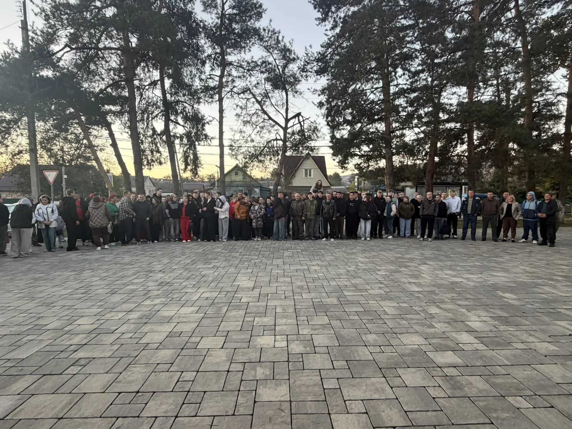 Сегодня на рассвете Горячий Ключ проводил на срочную службу новую команду призывников. ...