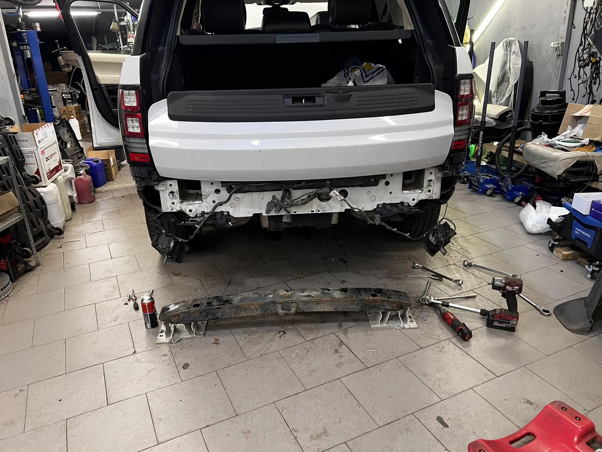 Range Rover является отличным тягачом для наших увлечений.