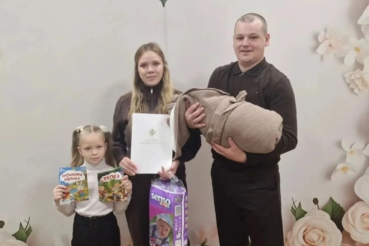 Юбилейного жителя Искитима родители назвали «невредимым». Мальчику дали имя Артем, с гр...
