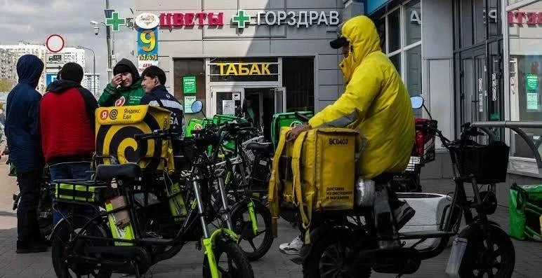 Курьеров могут лишить тротуаров