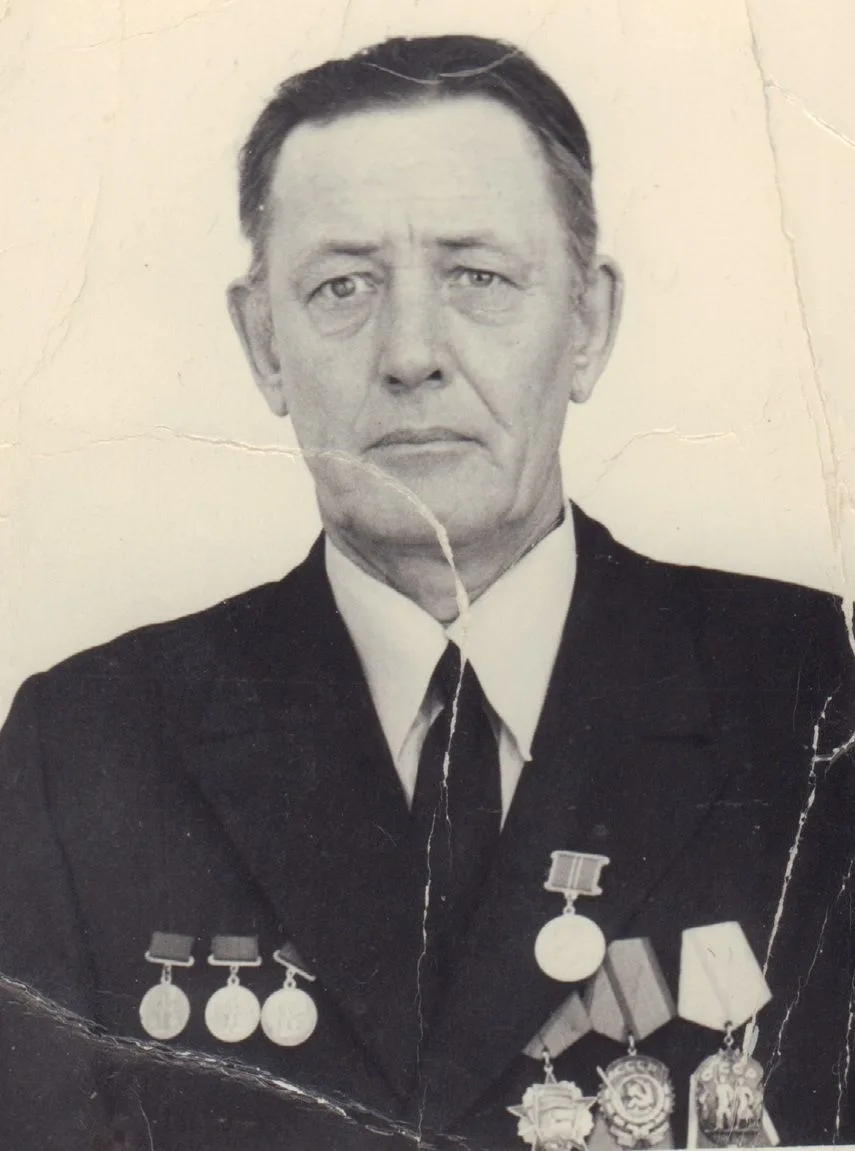 Пажинский Павел Степанович (1927 – 2002) родился 3 октября 1927 года в с. Кумляк Уйског...