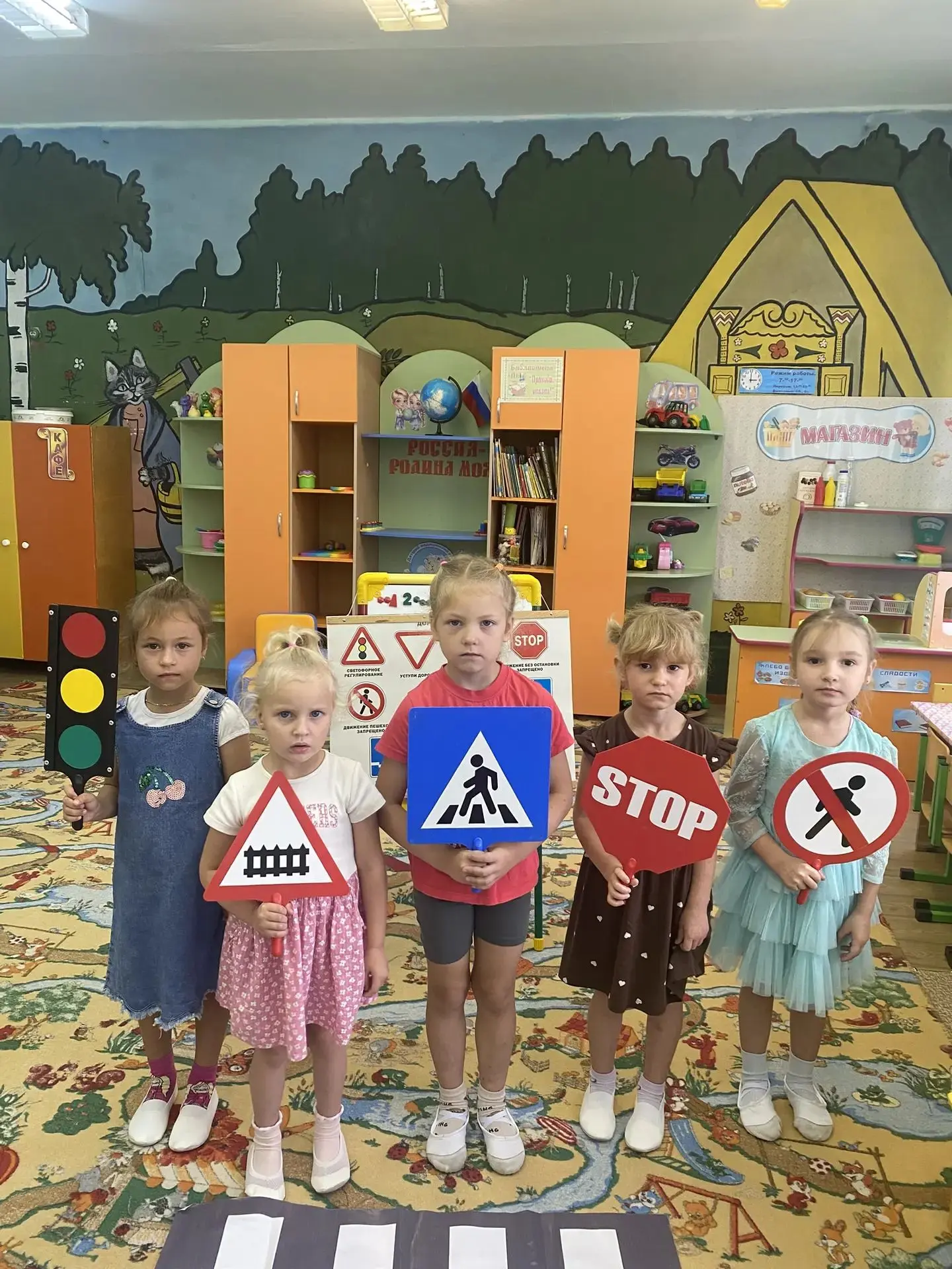 🚦  У наших старших ребят прошло тематическое занятие по ПДД.