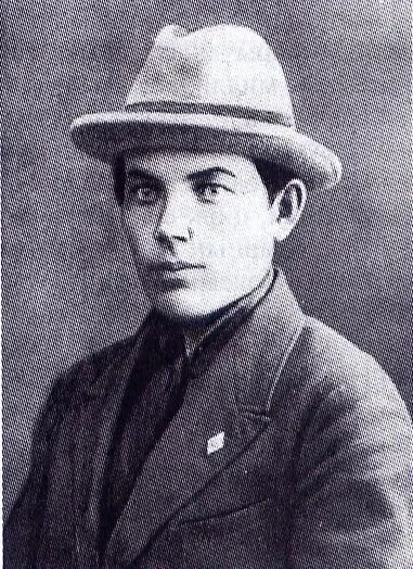 Кичке атыш тынган минутларда,