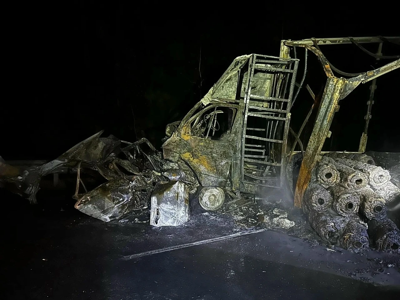 Два человека погибли в лобовом столкновении автомобилей в Грязовецком округе‼️