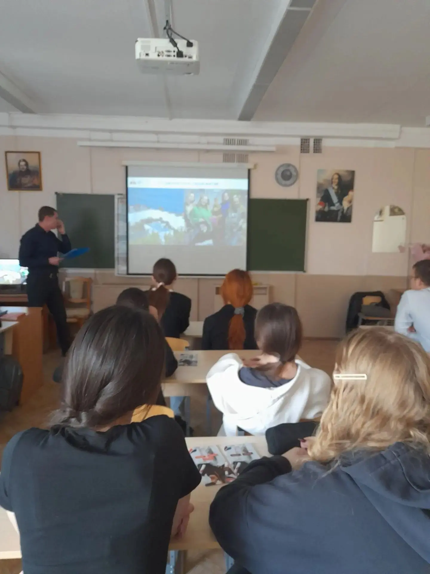 15.10.2026г в 11 "А" классе прошла встреча с представителем УлГПУ по профориентации. Ре...
