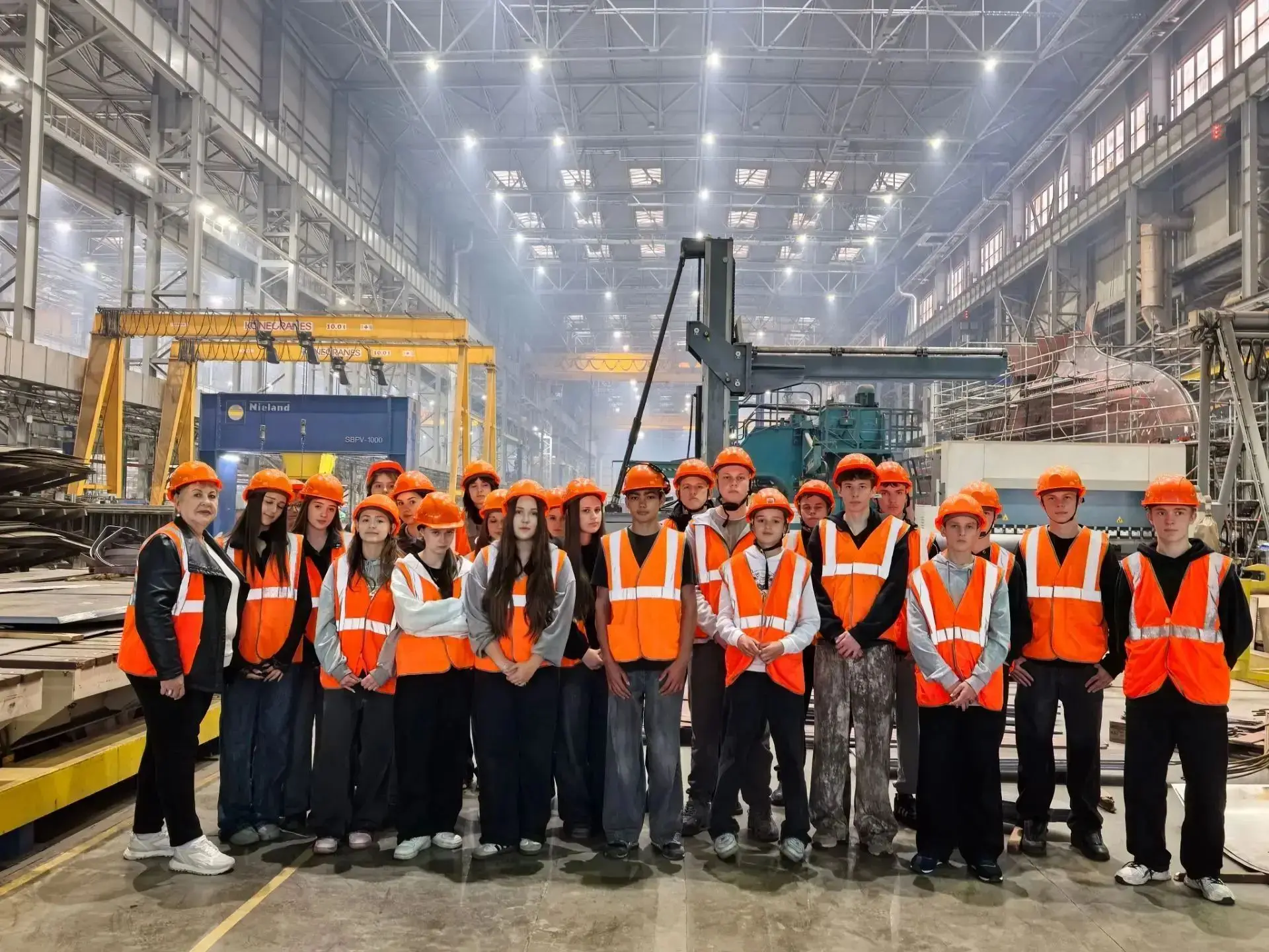 🏭 Сегодня ребята из 9–10 классов центра образования "Вектор" в рамках проекта «Билет в...