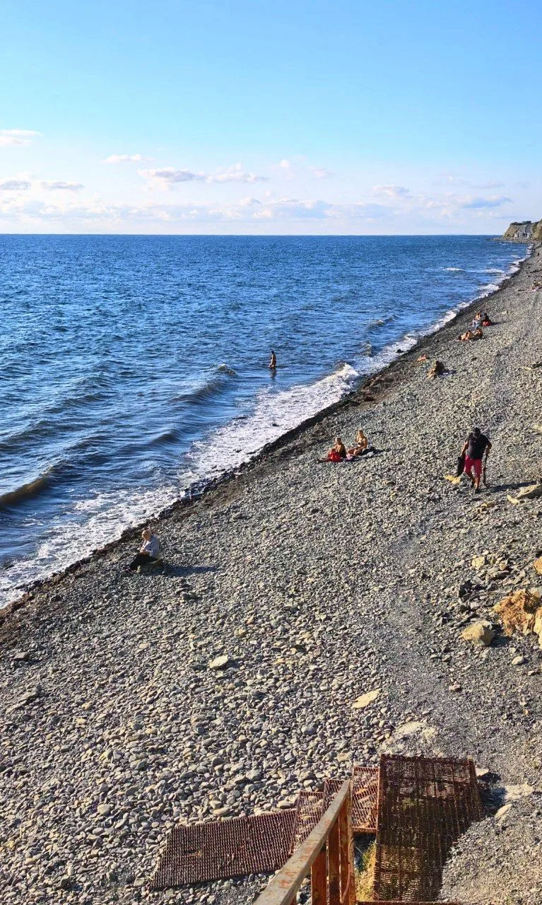 Анапа, море и пляж 300 ступеней в районе Высокого берега, 9 октября 2026.