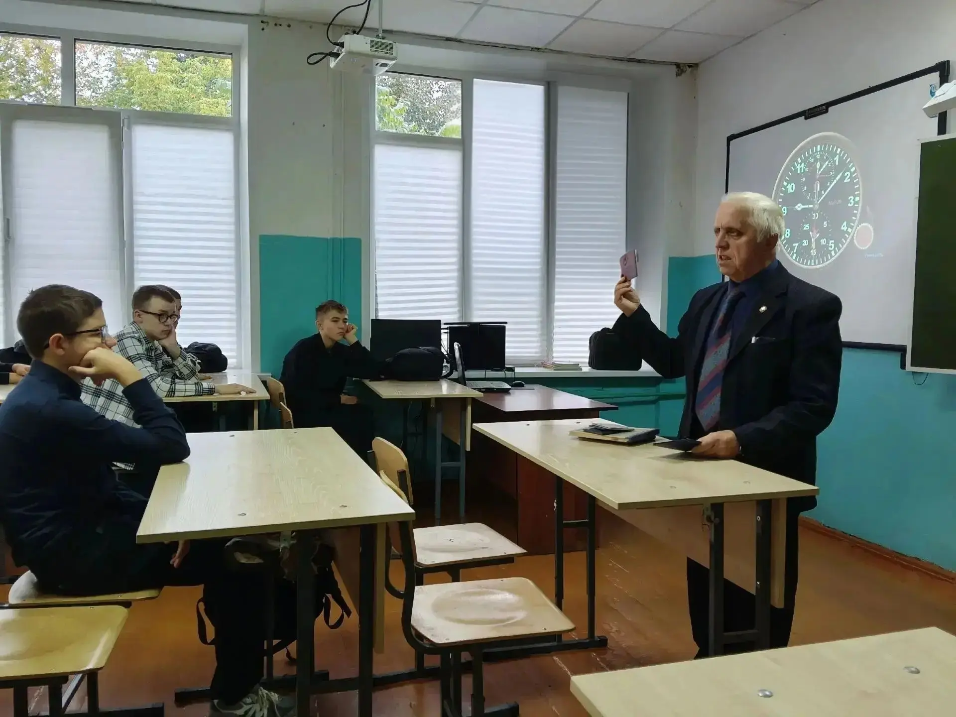В 8 «Б» классе состоялось профориентационное мероприятие, на которое был приглашен гост...