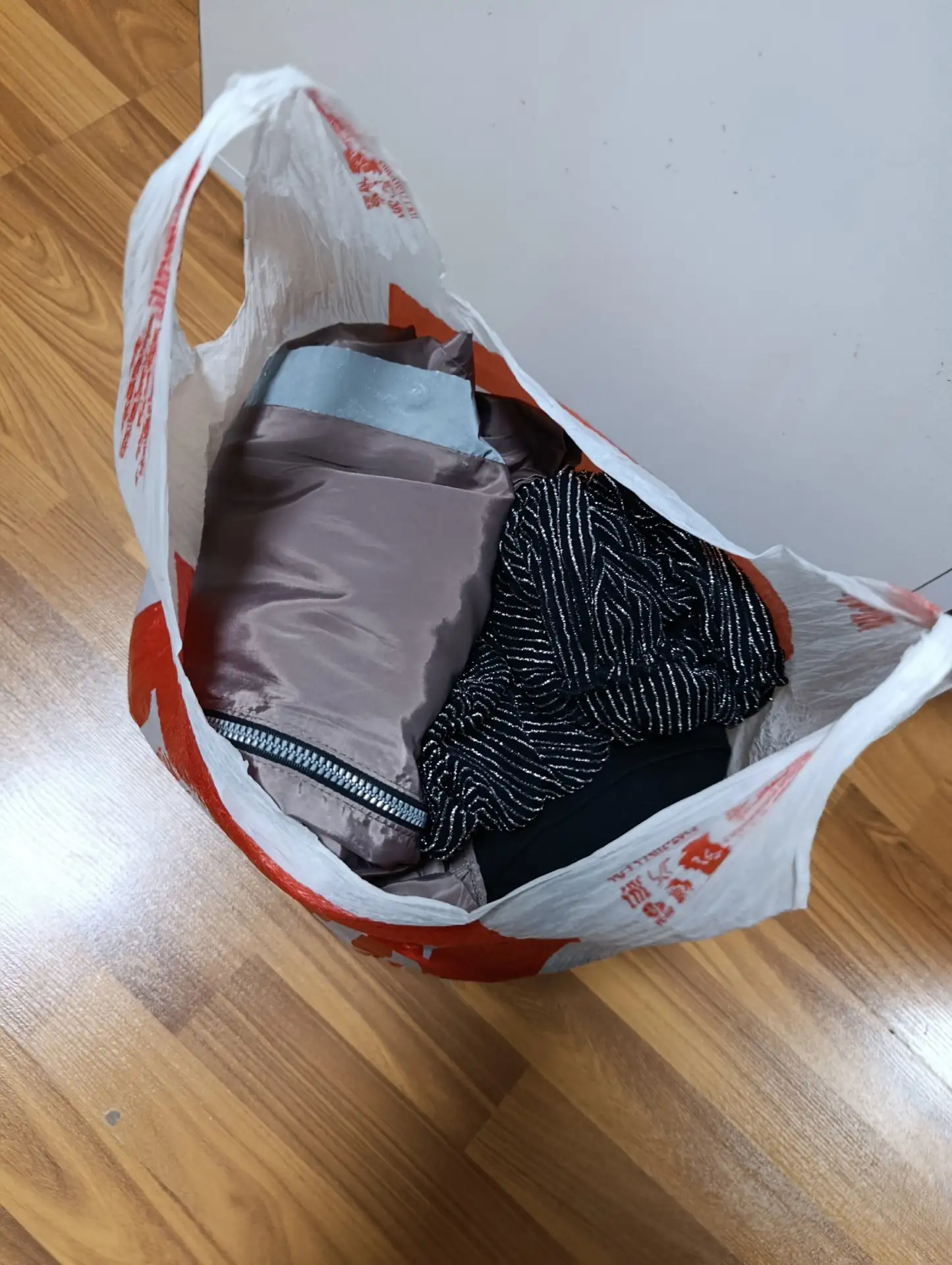 Продам пакет женской одежды