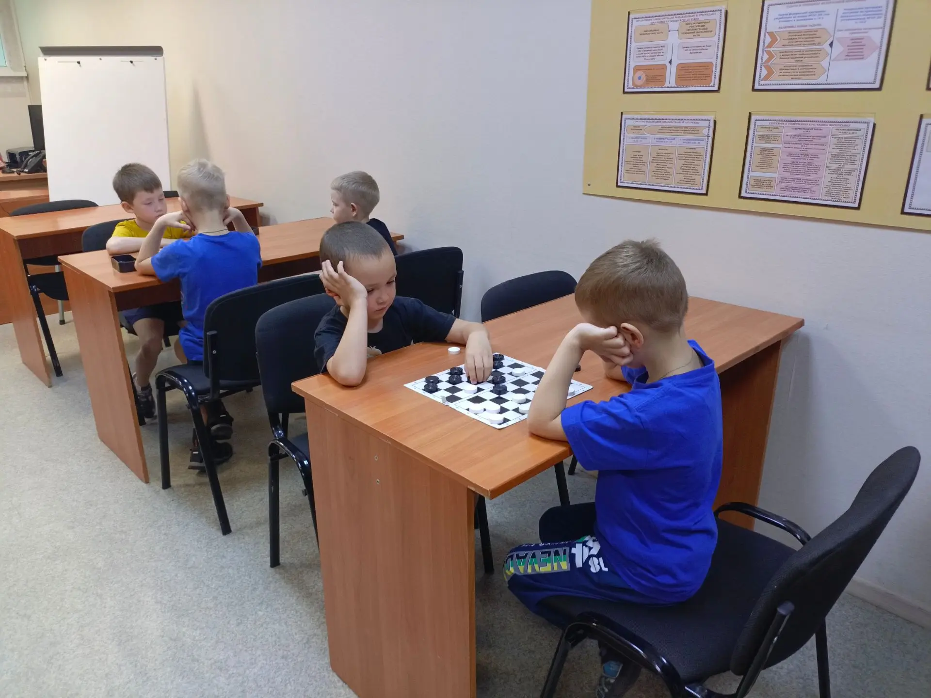 Юные гроссмейстеры: в детском саду прошел шашечный турнир! 🏆