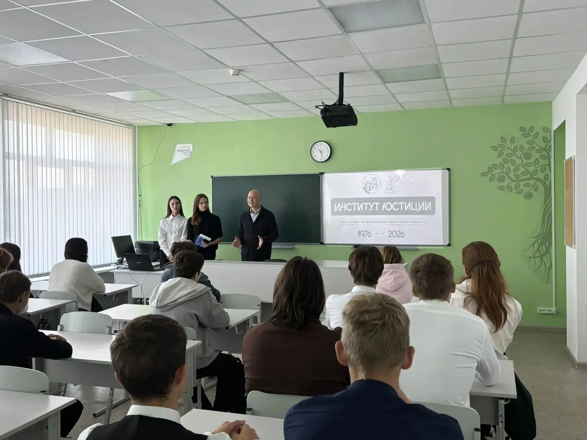9 октября в МАОУ «СОШ С. Михайловка» состоялась профориентационная встреча-беседа для о...