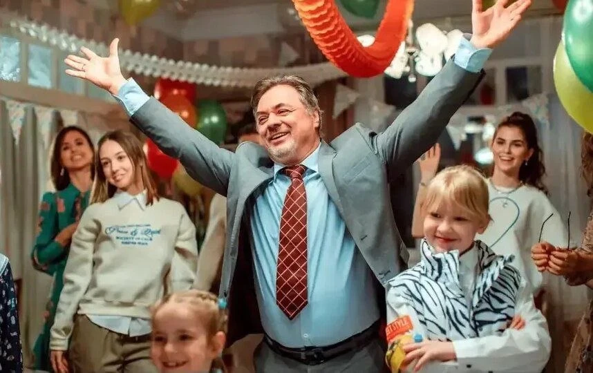 "Советы отца я теперь даю и своим детям": Андрей Леонов о любви к "дочкам" и самых важн...