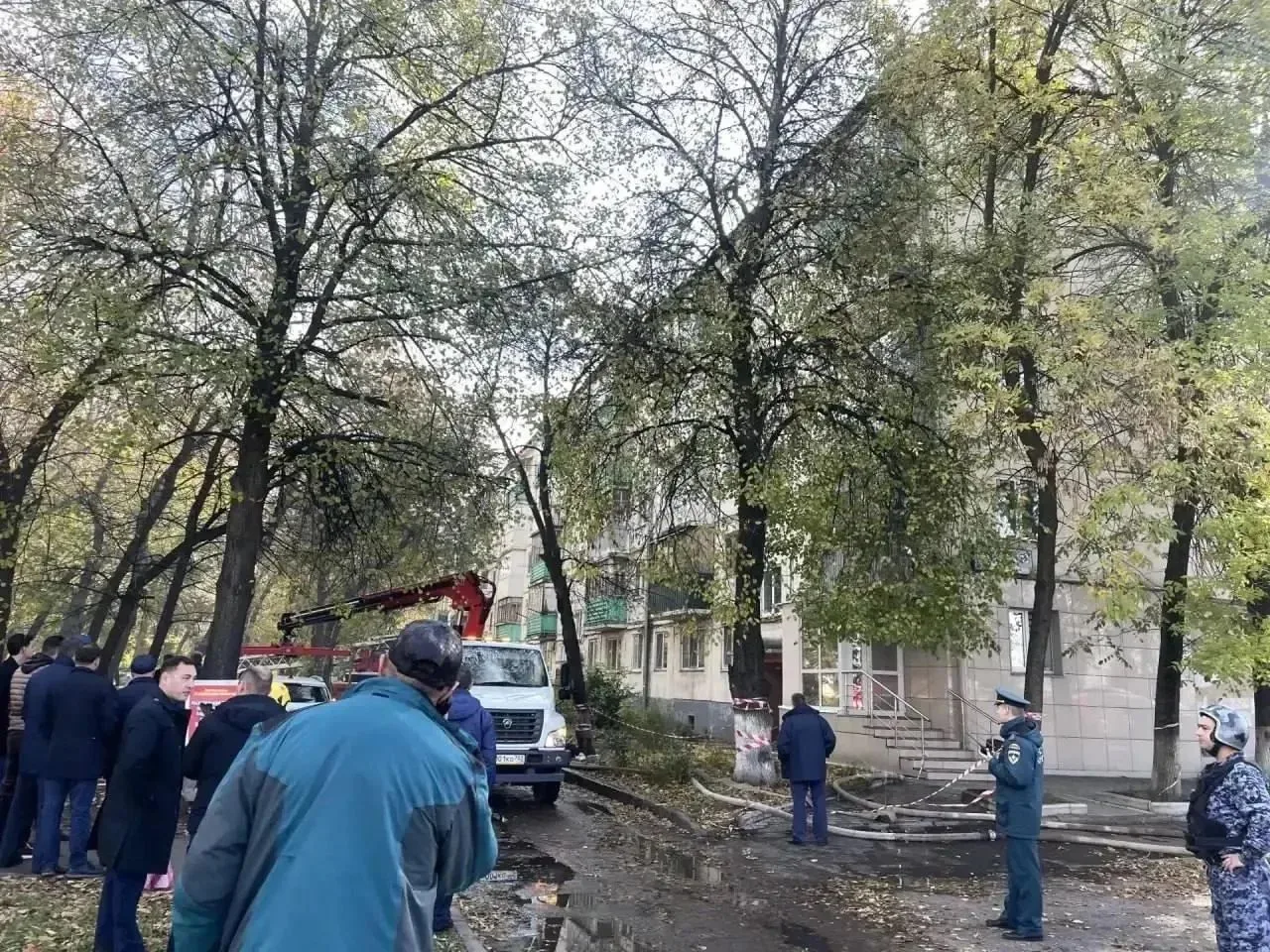 🔥 Өфөнөң Зорге урамындағы биш ҡатлы йорттоң ҡыйығында сыҡҡан янғын һүндерелә