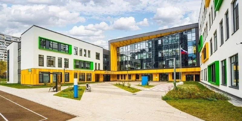 📚 В районе Дмитровский открыли новую школу на 800 учеников