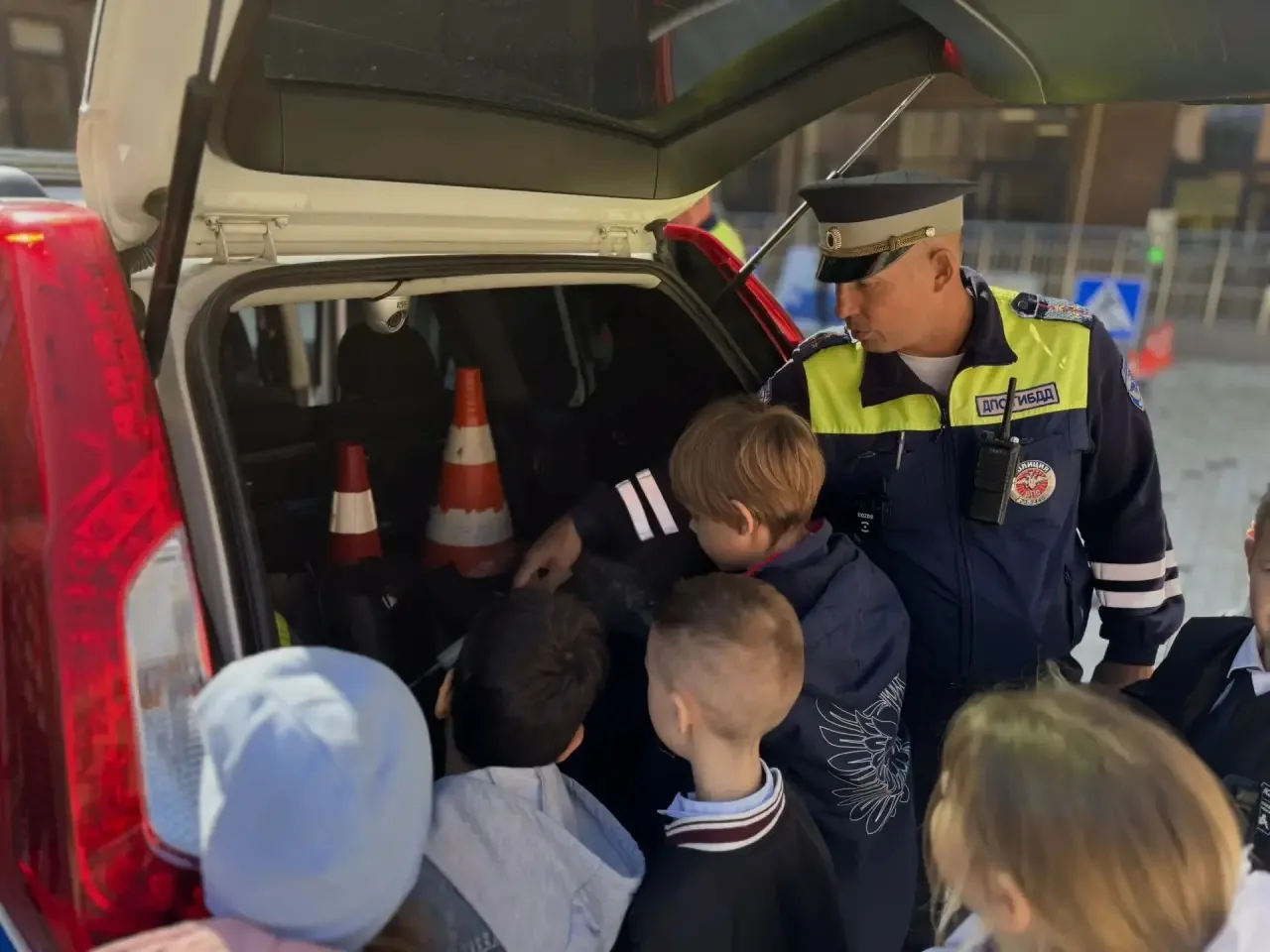 🏫✔️Госавтоинспекция, спасатели и медики провели в филиале школы № 14 масштабный день б...