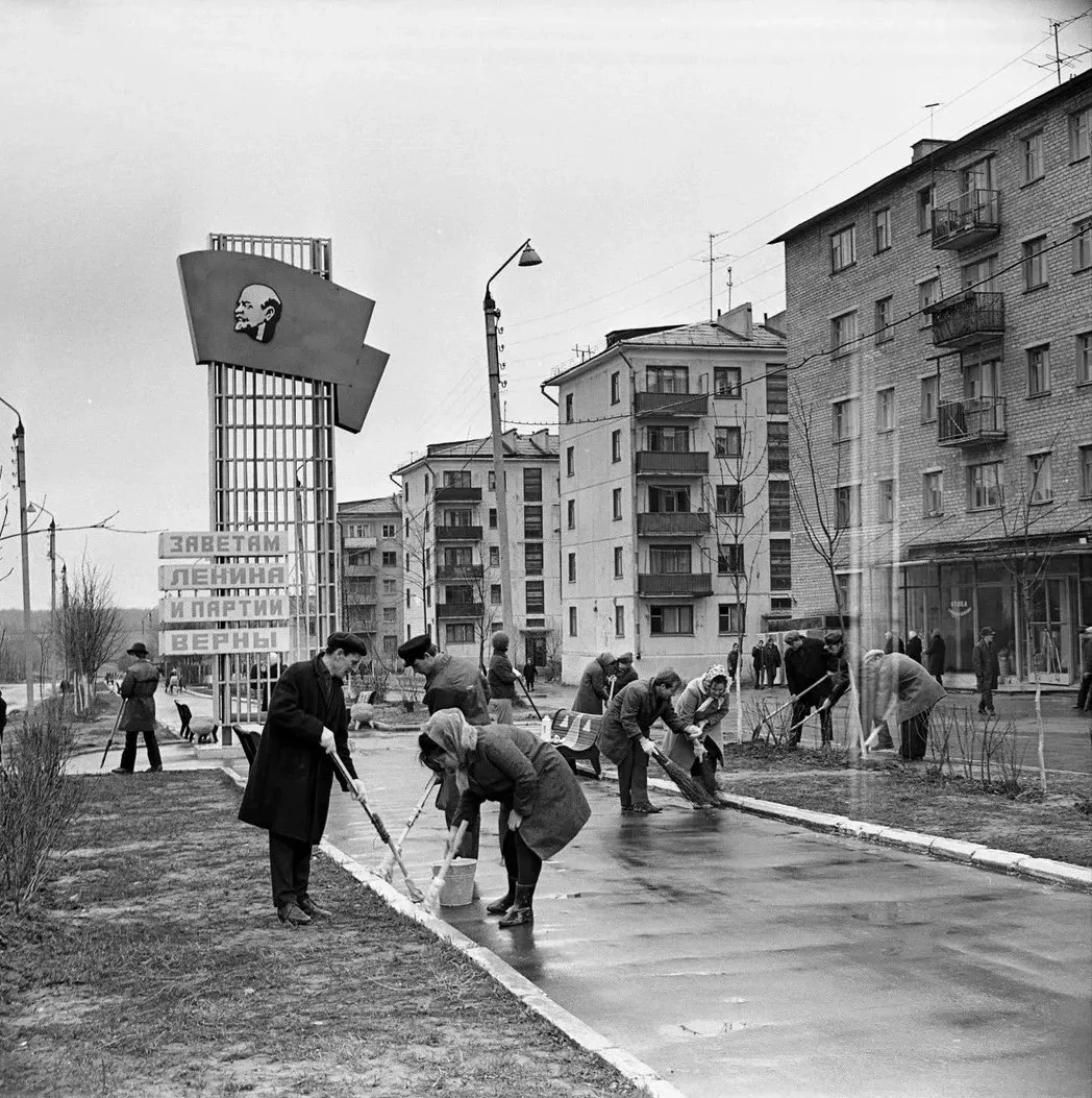 Улица Платова. Благоустройство аллеи. 70-е годы.