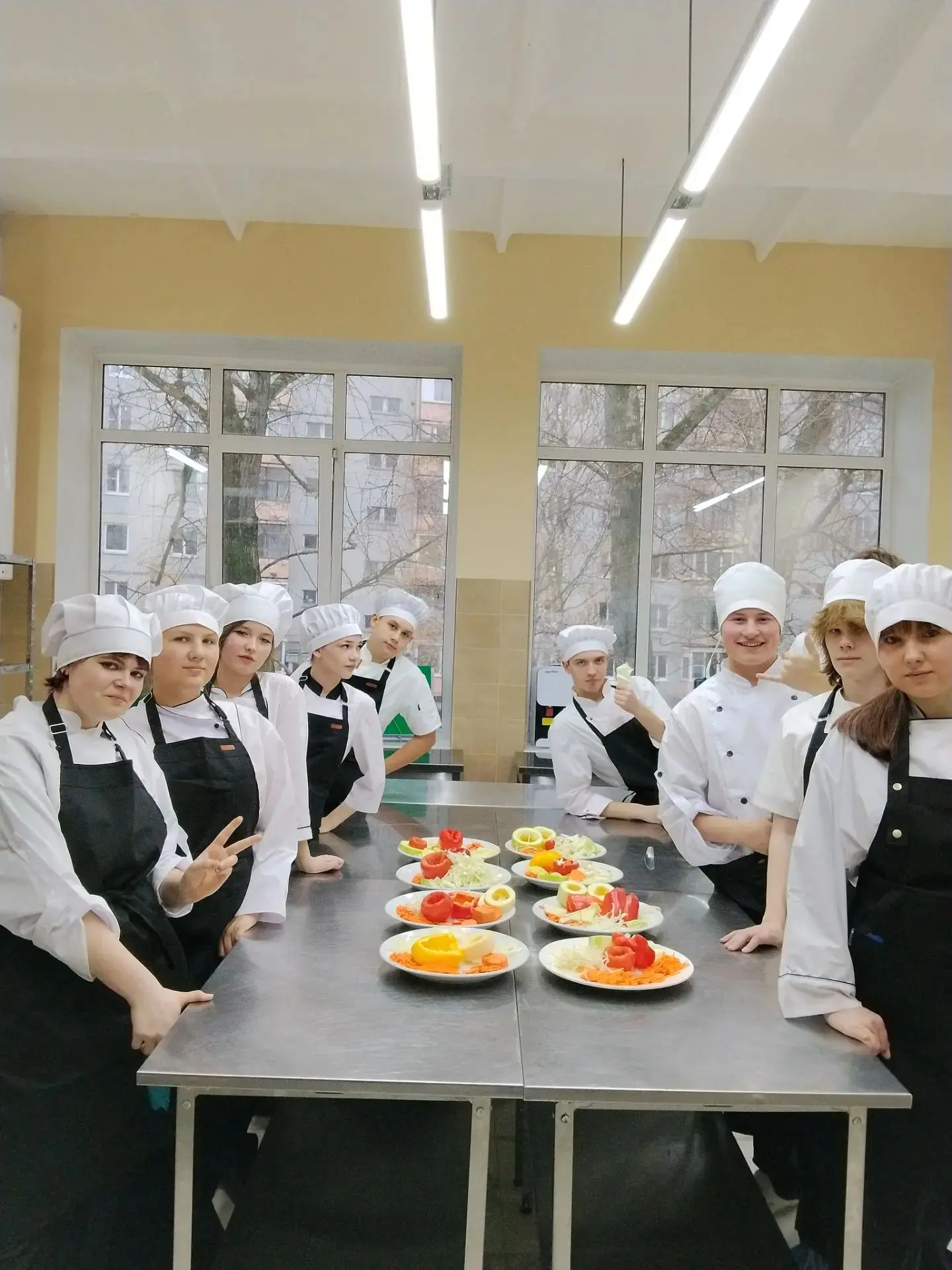 🔪🥕 Мастерство нарезки от студентов группы ПК-13П!